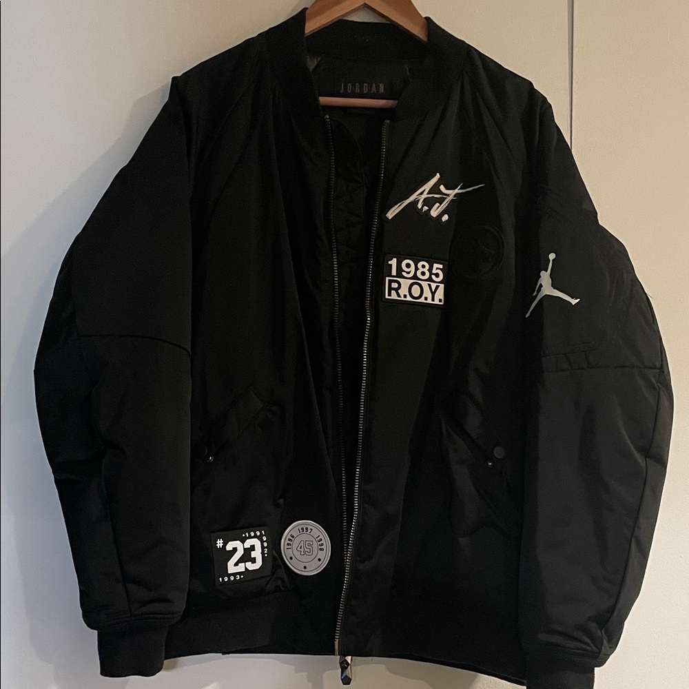 Jordan Black Signature Puffy Bomber Jacket Mens Large - Picture 2 of 3